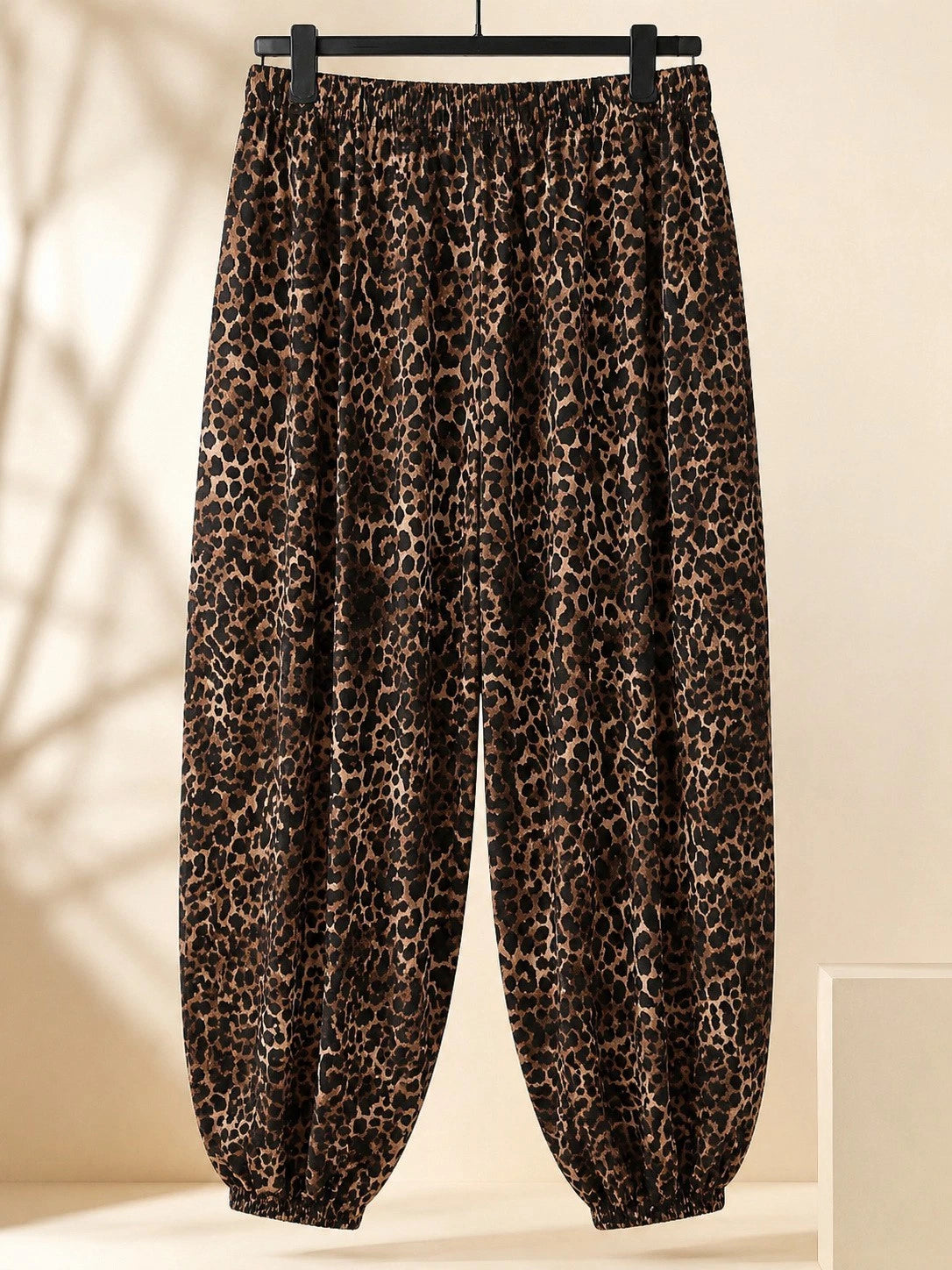 Curvy Damen Leo-Baggyhose aus Baumwolle Größe 48–60 – Ansicht 3