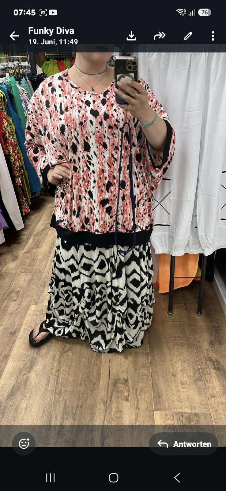 Papita Oversize Tunika Damen 50–60 Animal Print Fledermaus Koralle Schwarz – Produktbild 4