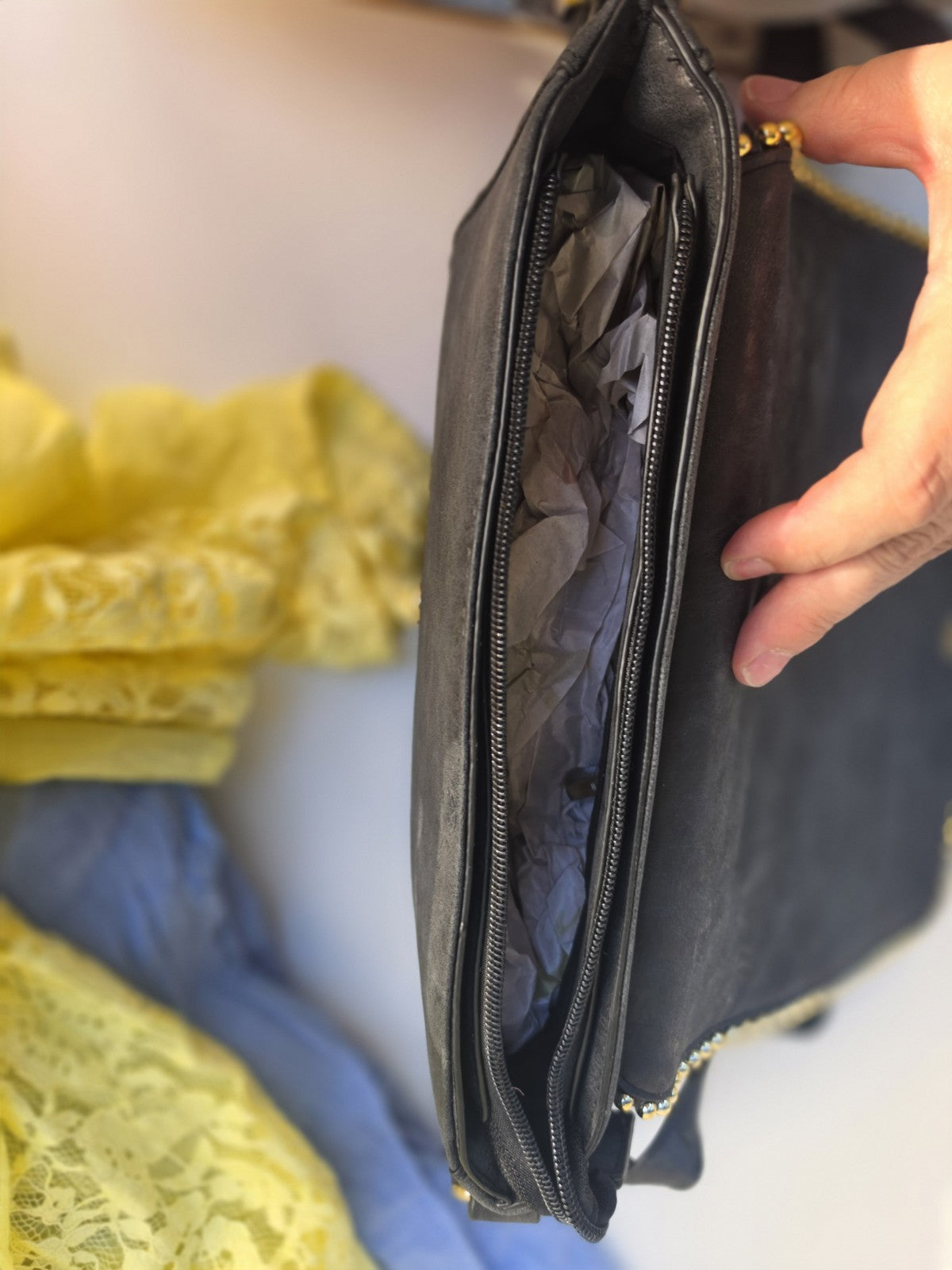 Damen Umhängetasche Schwarz Vintage Look Goldnieten Schultertasche Mittel – Produktbild 4