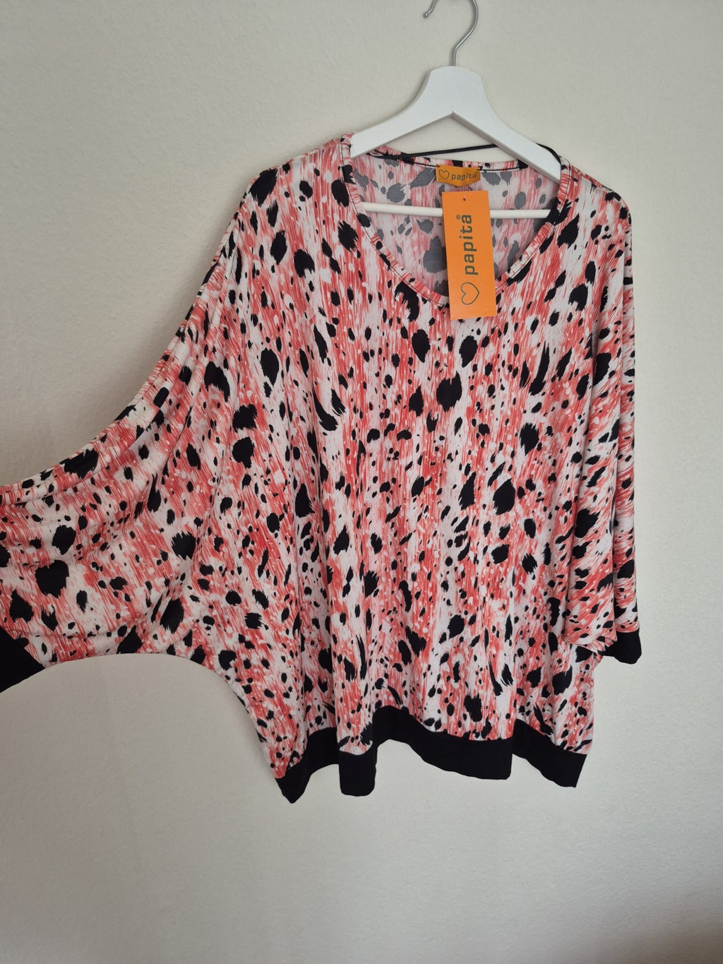 Papita Oversize Tunika Damen 50–60 Animal Print Fledermaus Koralle Schwarz – Produktbild 3