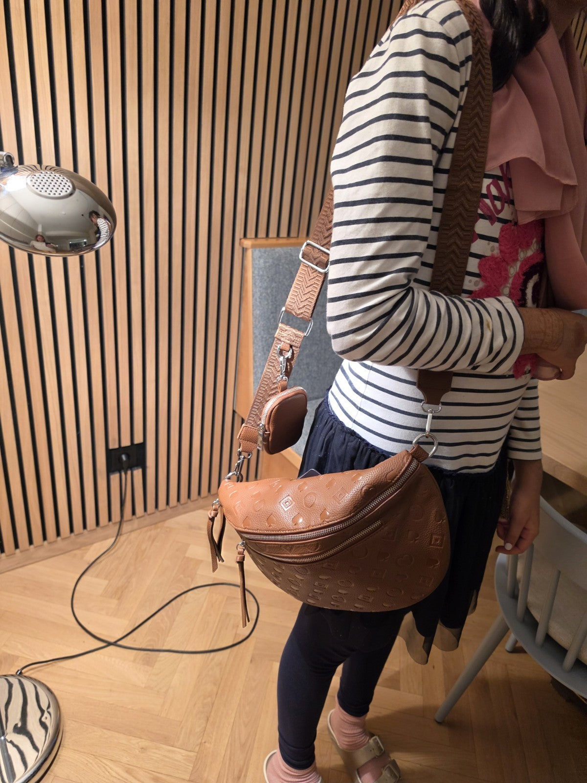 Damen Bauchtasche Cognac Crossbody Umhängetasche Kunstleder Festival – Produktbild 4
